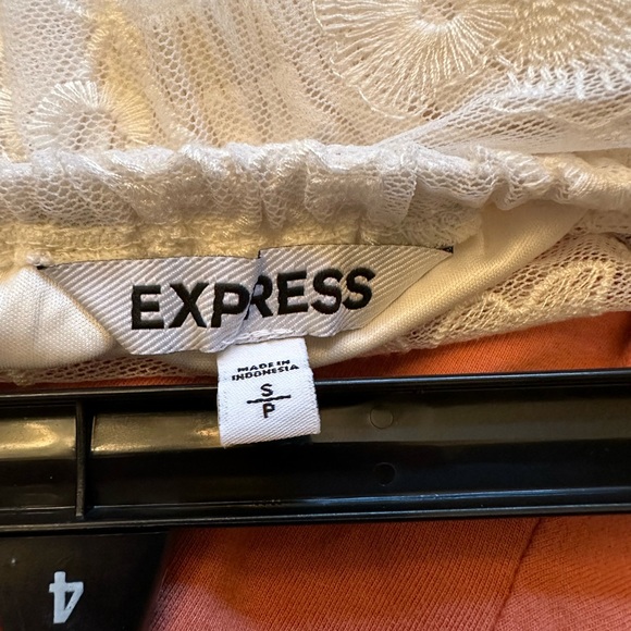 Express small sleeveless lace dress with opening in back - Picture 3 of 3